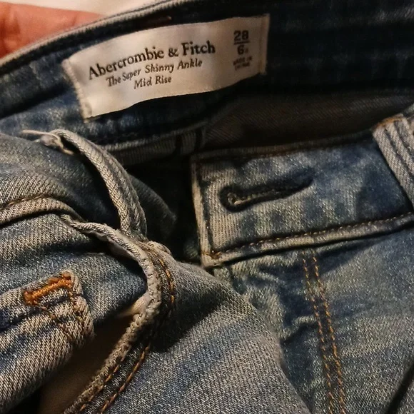 Abercrombie & Fitch jeans with embroidery - Picture 7 of 17